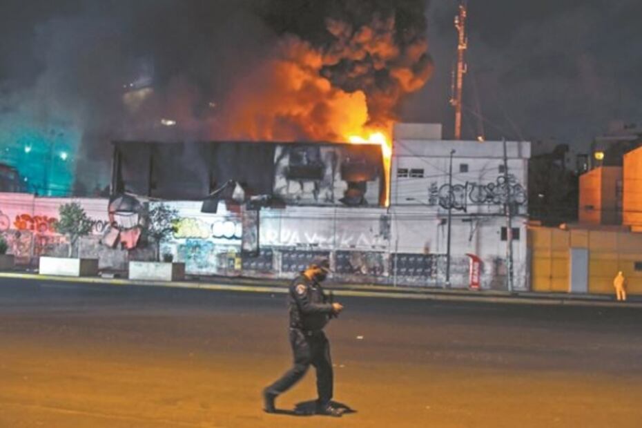 Arde subestación de la CFE en Benito Juárez