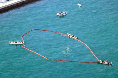 Descartan peligro en Puerto Marqués tras derrame