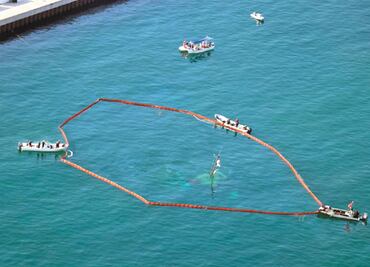 Descartan peligro en Puerto Marqués tras derrame