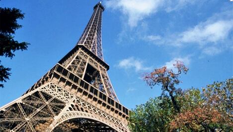 Macron y Trump cenarán en restaurante de la Torre Eiffel