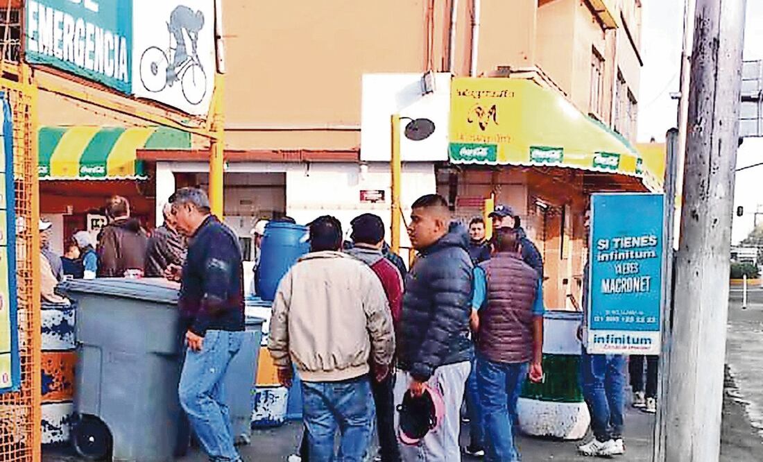 Los hechos. Al menos tres personas resultaron heridas luego de que un aparente grupo de choque se enfrentara con empleados de la taquería. Foto: ESPECIAL