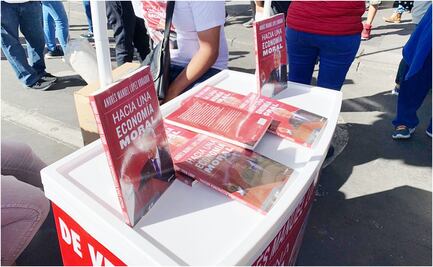 “Hacia una economía Moral”, de venta en el Zócalo durante AMLOfest