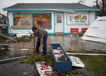 "Harvey" deja un muerto, graves inundaciones y cortes de luz a su paso por Texas