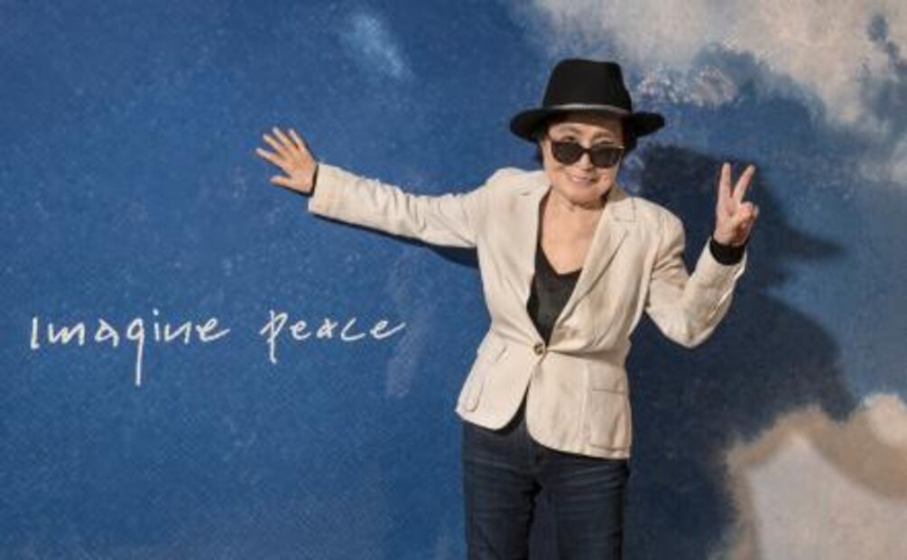 Yoko Ono baja el cielo a estaciones del metro en NY