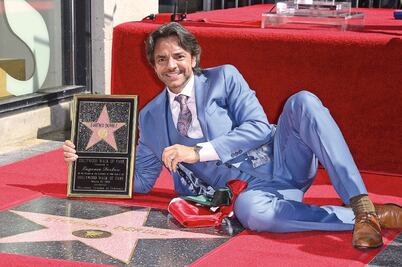 Derbez celebra al grito de “¡Viva México!”