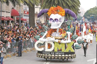 Al desfile internacional de Día de Muertos sólo faltó José José