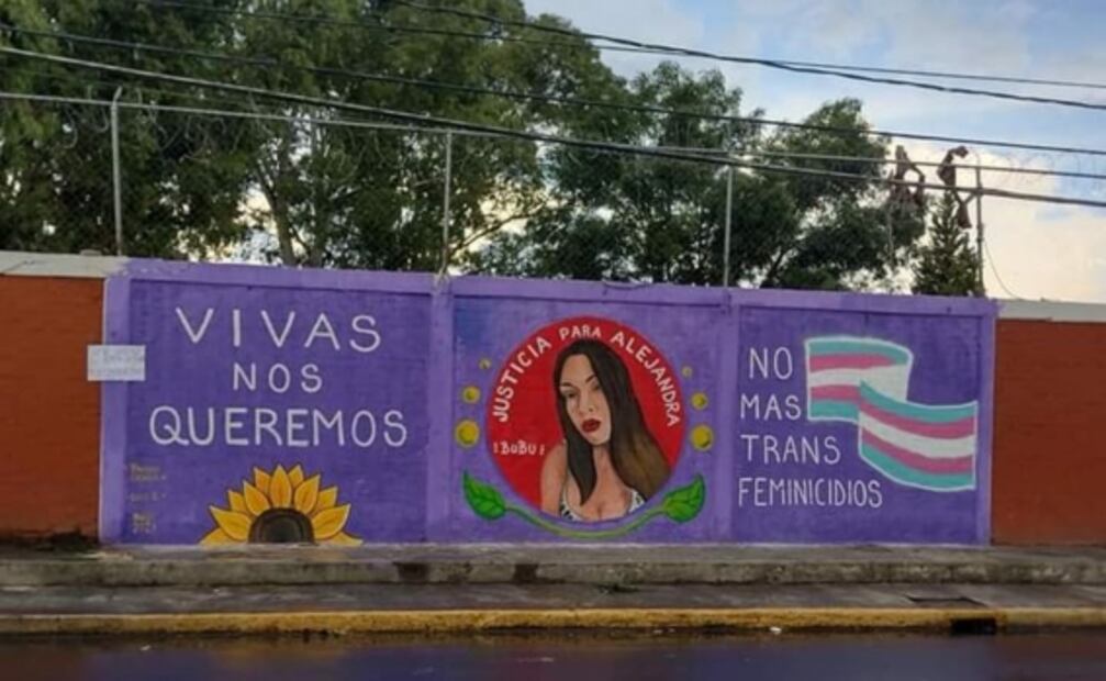"Mi hija no debería estar en la pared, sino en casa con su hija"; pintan mural por feminicidio de Alejandra