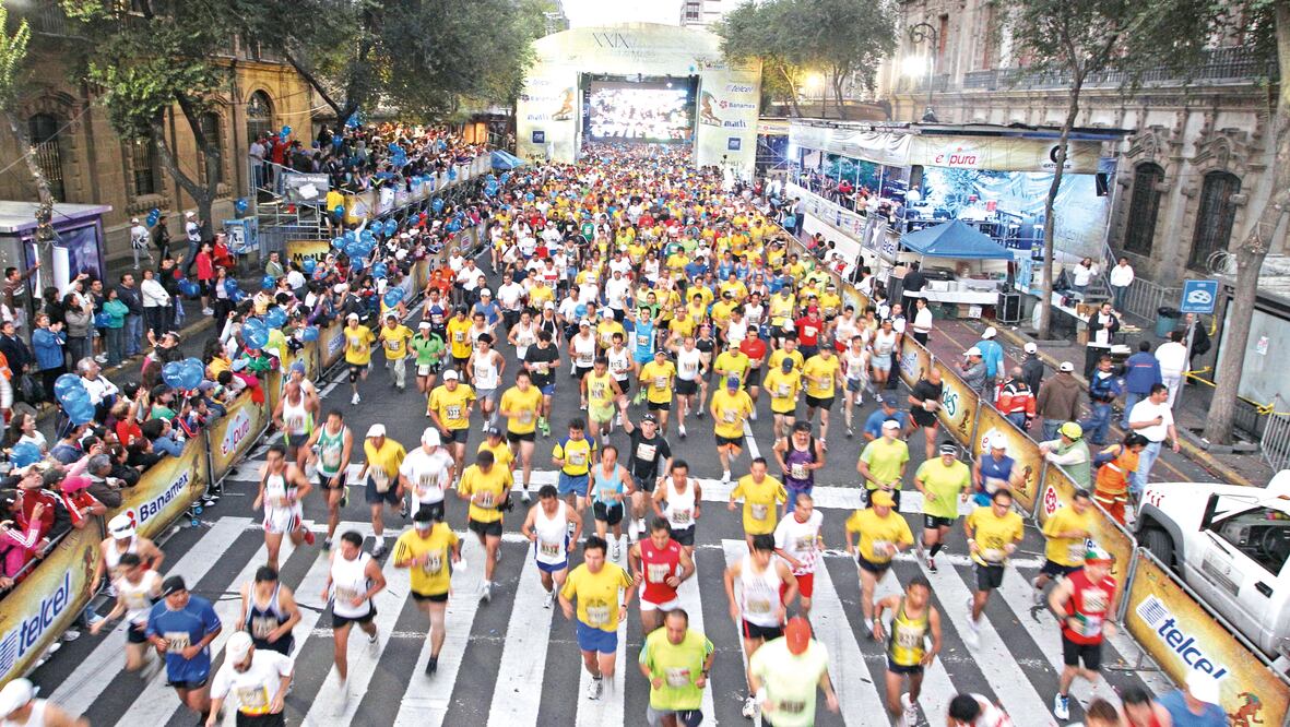 Más de 30 mil corredores tomarán la salida esta mañana en el Hemiciclo a Juárez, para llegar hasta el estadio de Ciudad Universitaria (ARCHIVO. EL UNIVERSAL)