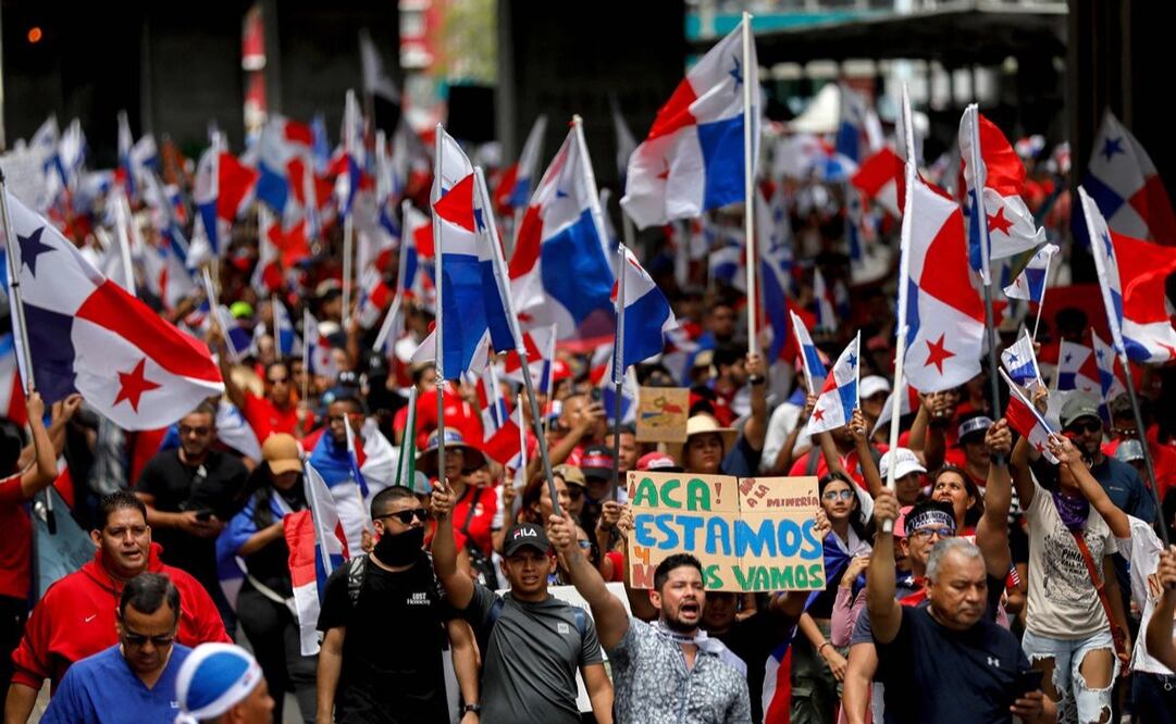 Asistentes a una manifestación contra el contrato gubernamental con la empresa minera canadiense First Quantum y su filial Minera Panamá en la ciudad de Panamá el 3 de noviembre pasado. Foto: AFP