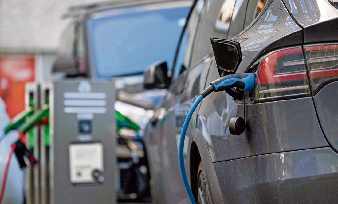 Las grandes empresas están muy avanzadas en la electrificación, aseguran especialistas en infraestructura de almacenamiento. Foto: Jonathan Nackstrand / AFP