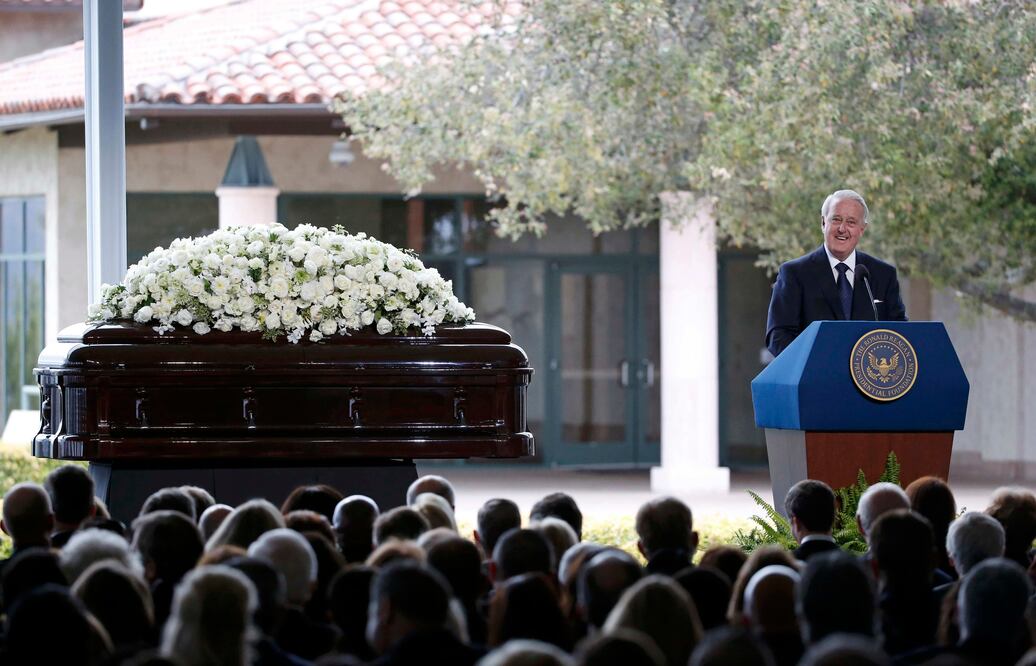 El ex primer ministro de Canadá, James Baker, durante el funeral de Nancy Reagan. (Reuters)