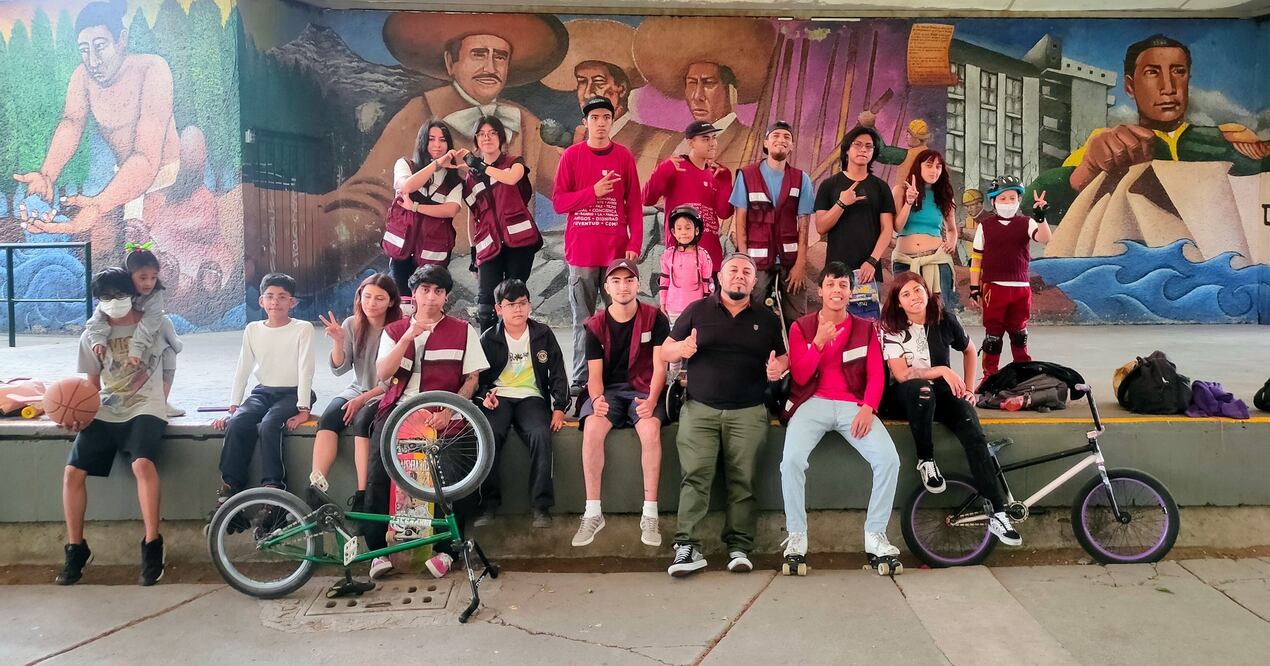 Entre los instructores están los participantes del programa Jóvenes Unen al Barrio. Foto. Especial