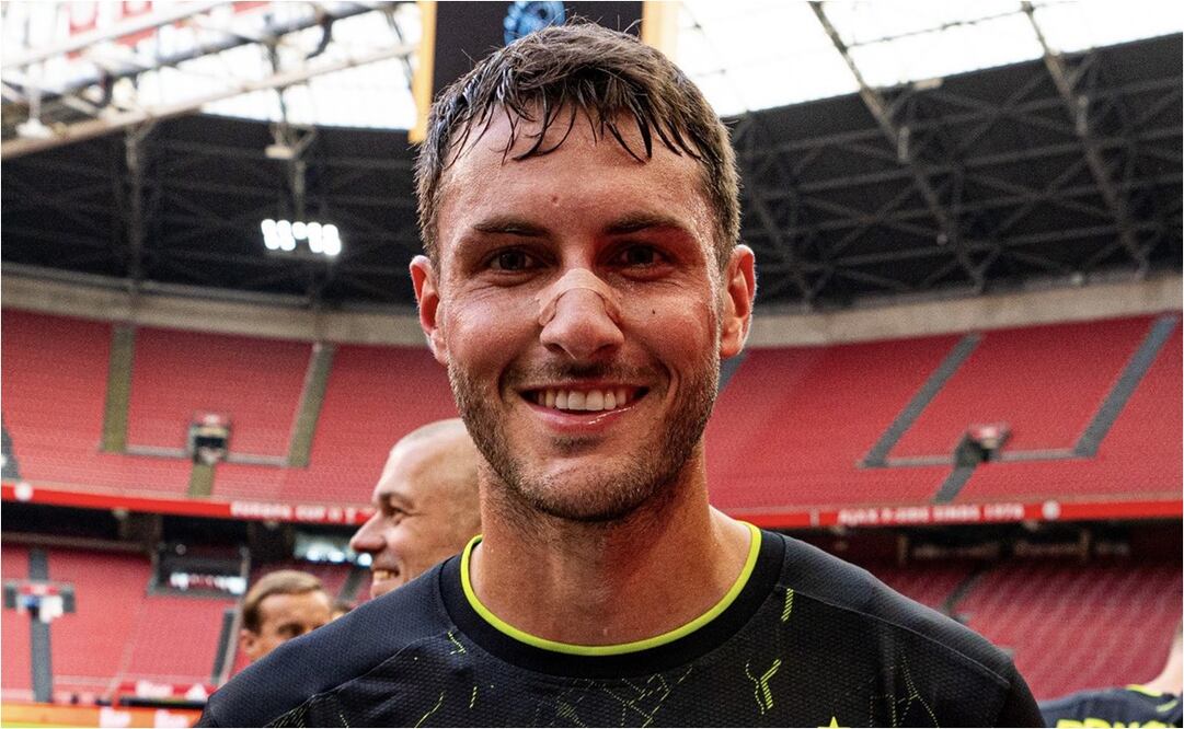 Santiago Giménez hat trick