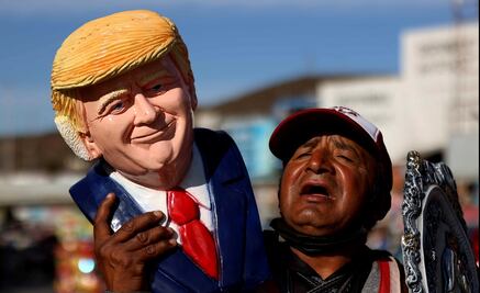 FOTOS: Alcancías de Trump se venden hasta en 50 dólares en la garita de San Ysidro; aumentan en popularidad con gasa en oreja
