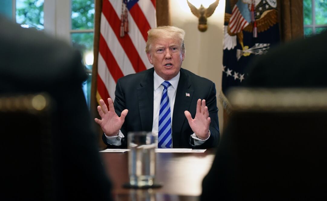 Donald Trump habla durante una reunión con líderes y funcionarios públicos de California que se oponen a las políticas de santuario de California. (FOTO: EFE)
