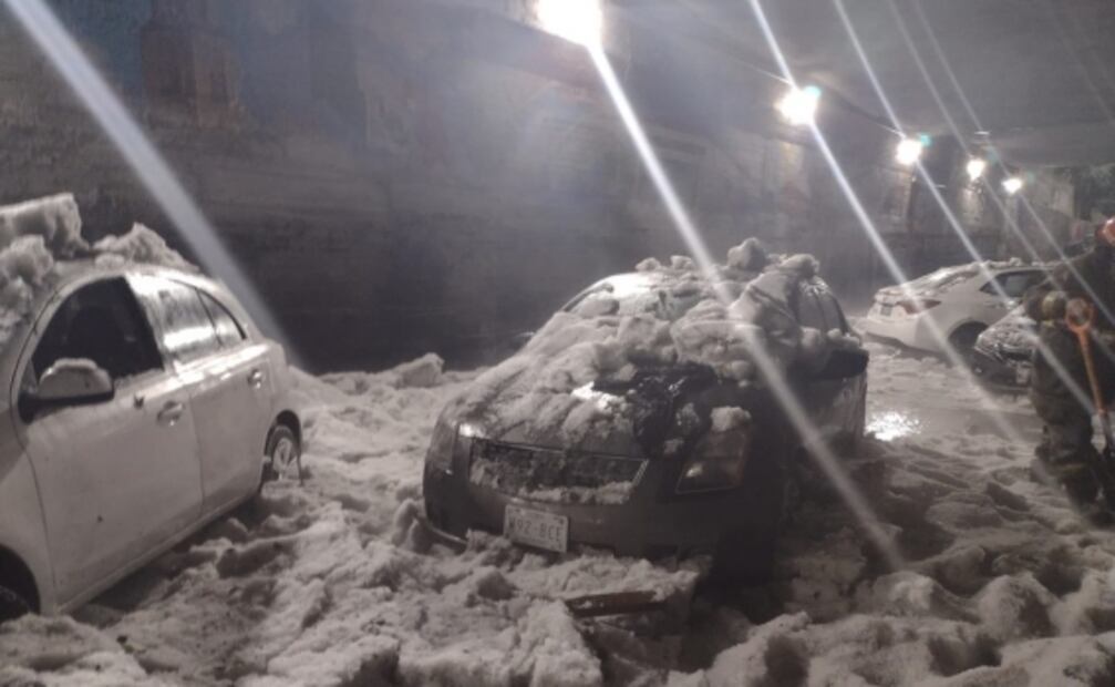 Reconocerán a motociclistas que rescataron a personas en granizada de Tlalnepantla 