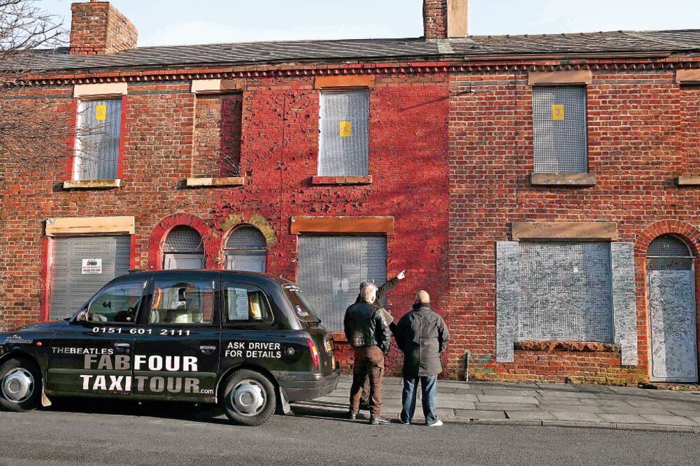 El lugar es una parada obligatoria para los turistas fans del Cuarteto de Liverpool. (PHIL NOBLE. REUTERS)