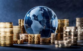 Deuda global supera los 365 billones de dólares; gobiernos gastan más en intereses de lo que el mundo invierte en IA y defensa
