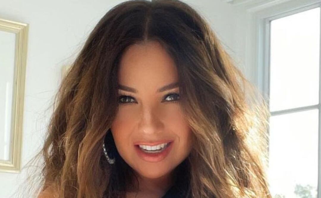 Thalía, posando. Fuente: Instagram @thalia