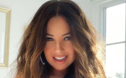 Thalia sabe cómo llevar un traje con el mejor estilo “barbiecore” y se lleva todas las miradas