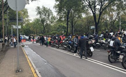 Repartidores exigen diálogo sobre reforma laboral; bloquean calles del Centro con más de 400 motocicletas