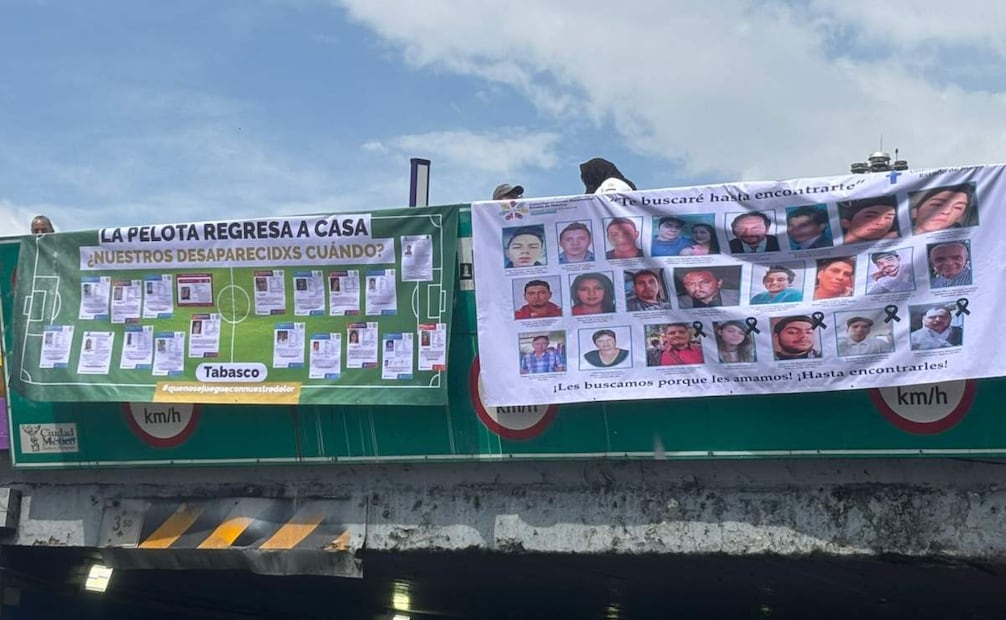 Madres buscadoras colocan fotos de desaparecidos en puentes de Viaducto; reclaman atención a búsquedas.
Foto: Juan Carlos Williams