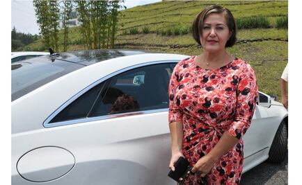 "Recaudadora" de AMLO viaja en Mercedes Benz