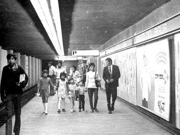 Sillones acojinados, puertas y bancas en los andenes, así era la Línea 1 del Metro