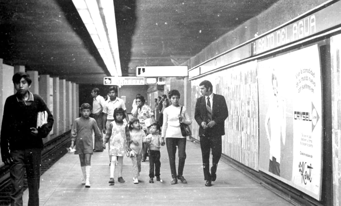 Sillones acojinados, puertas y bancas en los andenes, así era la Línea 1 del Metro