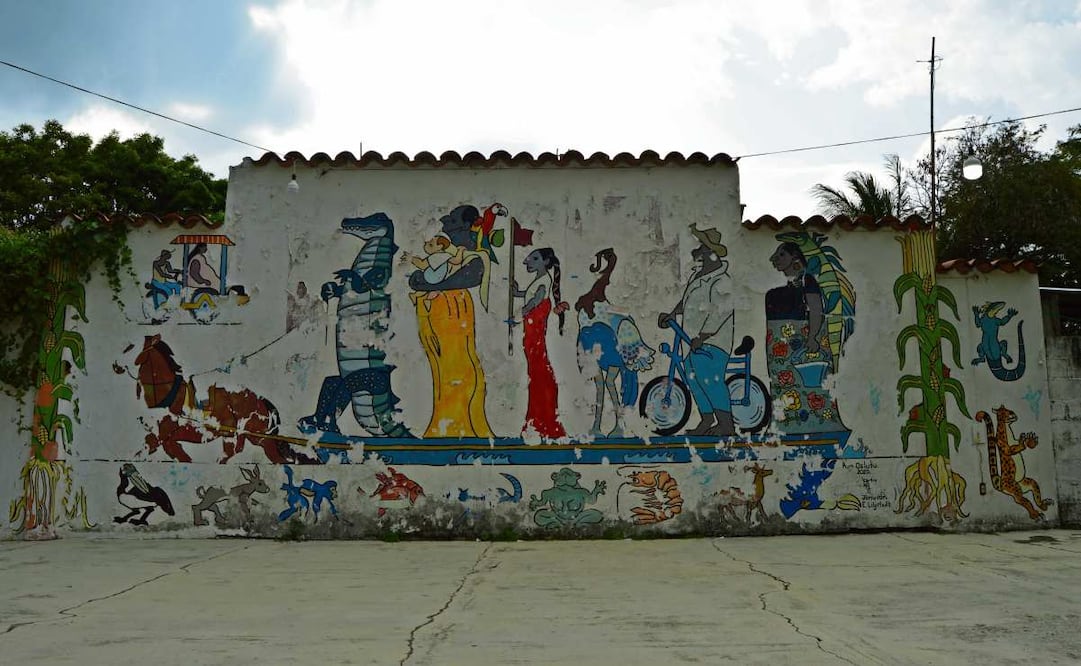 El mural del artista japonés Shinzaburo Takeda, en donde se pueden observar animales característicos de la región y de la comunidad, es parte de la Casa de la Cultura de San Francisco Ixhuatán. Foto: Juan Carlos Zavala / EL UNIVERSAL