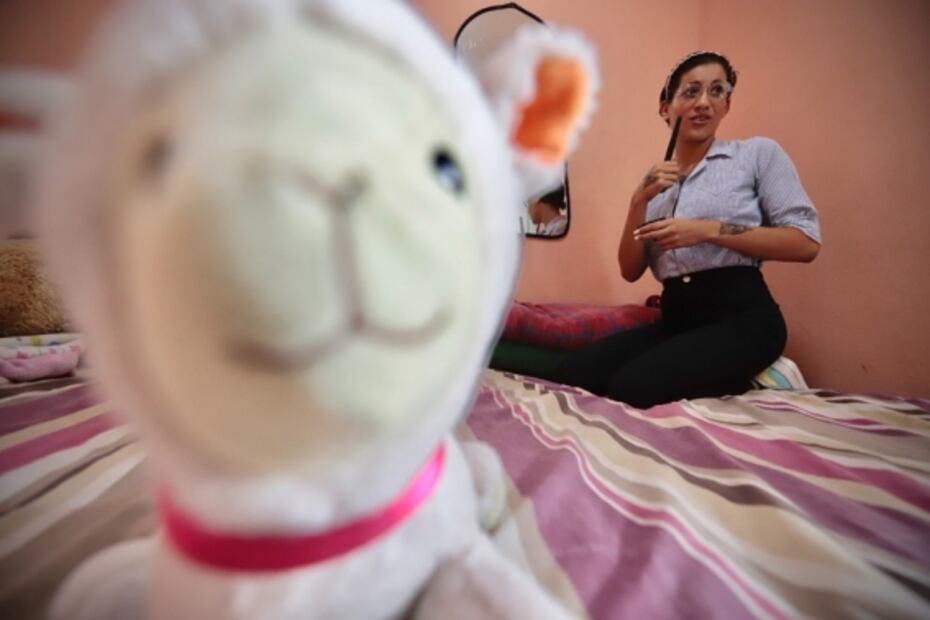 “Nadie toca la puerta y te apoya”: Dulce, una joven mamá que halló en el trabajo sexual una salida a la crisis