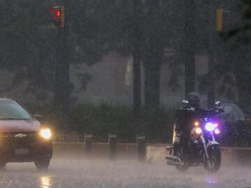 ¡Usa impermeable! Por fuertes lluvias y granizo activan Alerta Roja en la CDMX