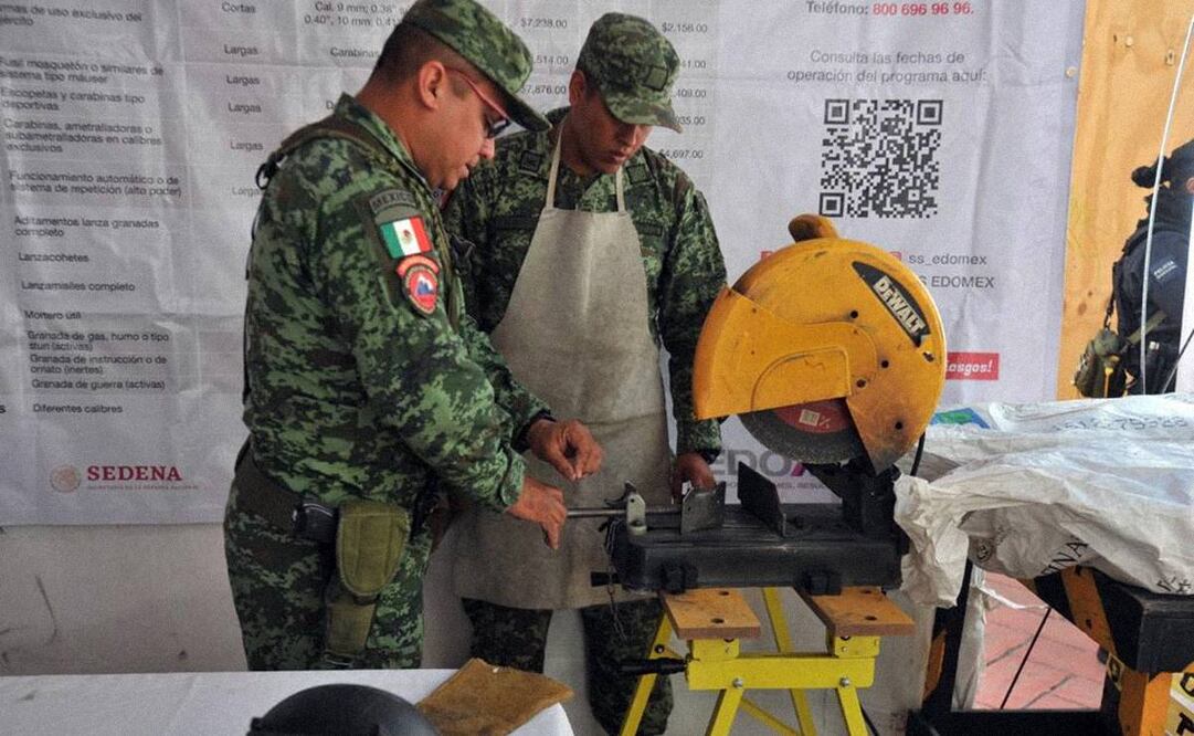 Habitantes del Estado de México acudieron de forma anónima a intercambiar por dinero especialmente armas y granadas/ Foto: Especial