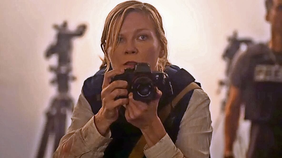 Civil War es protagonizada por Kristen Dunst, como periodista Foto: AP