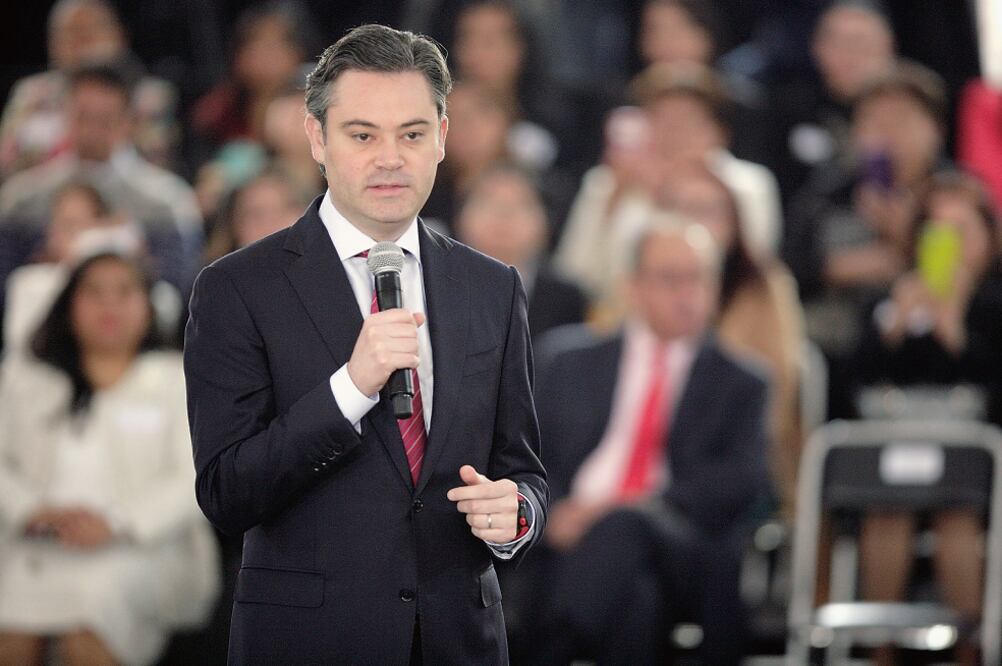 Mientras el secretario Aurelio Nuño se reunió con maestros destacados de todo el país en instalaciones de la SEP, en Oaxaca se anunciaron las sanciones (IVÁN STEPHENS. EL UNIVERSAL)