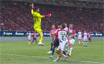 Liga MX: Edgar Zaldivar sufre espantosa lesión en el Chivas vs Atlas