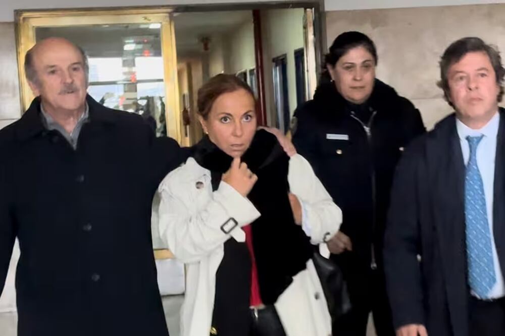 María Cantero, exsecretaria de Alberto Fernández, sale de declarar en los tribunales de Comodoro Py por la causa promovida por Fabiola Yáñez. Foto: La Nación. GDA