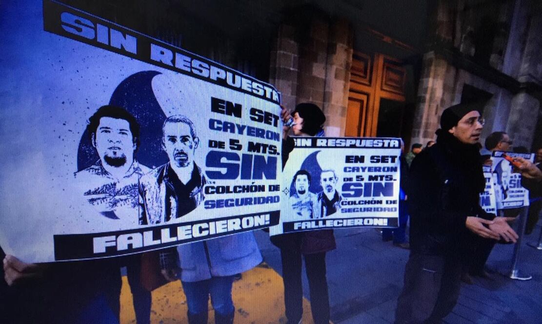 Actores se manifiestan afuera del Palacio Nacional y piden más seguridad para ellos. Foto: Berenice Fregoso