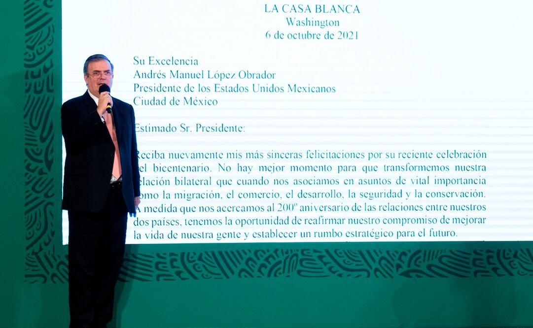 El canciller Marcelo Ebrard leyó la carta que Joe Biden le envió a AMLO el 6 de octubre. Foto: EFE