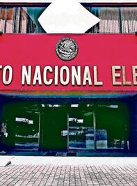 Sospechosas compras millonarias en el INE