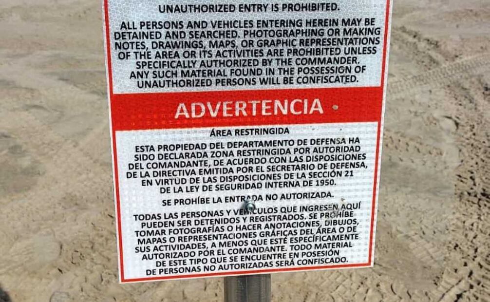 Estadounidenses colocan señalamientos de “zona restringida” en Playa Bagdad en Matamoros (17/11/2025). Foto: Especial