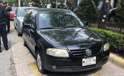 Hallan cuerpo de joven al interior de un auto frente al WTC Mexiquense