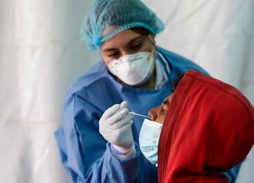 Prevén hasta 300 mil fallecidos por Covid en EU antes de que ceda oleada de ómicron