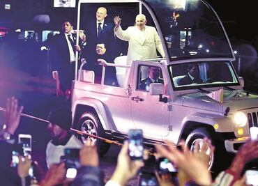 Subastarán Papamóviles de Francisco utilizados en México