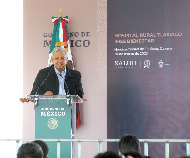 Debido a la contingencia, el Presidente decidió que su conferencia matutina se transmita por el Sistema Público de Radiodifusión del Estado Mexicano. Foto: EDWIN HERNÁNDEZ. EL UNIVERSAL