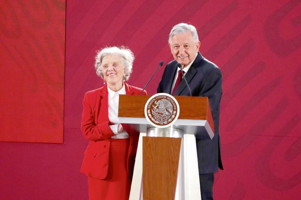 Elena Poniatowska acudió ayer, como otra integrante de la prensa, a la conferencia matutina de Andrés Manuel López Obrador. Ahí, la escritora dijo que no existía la prensa fifí, “sino gente chambeadora”. (BERENICE FREGOSO. EL UNIVERSAL)