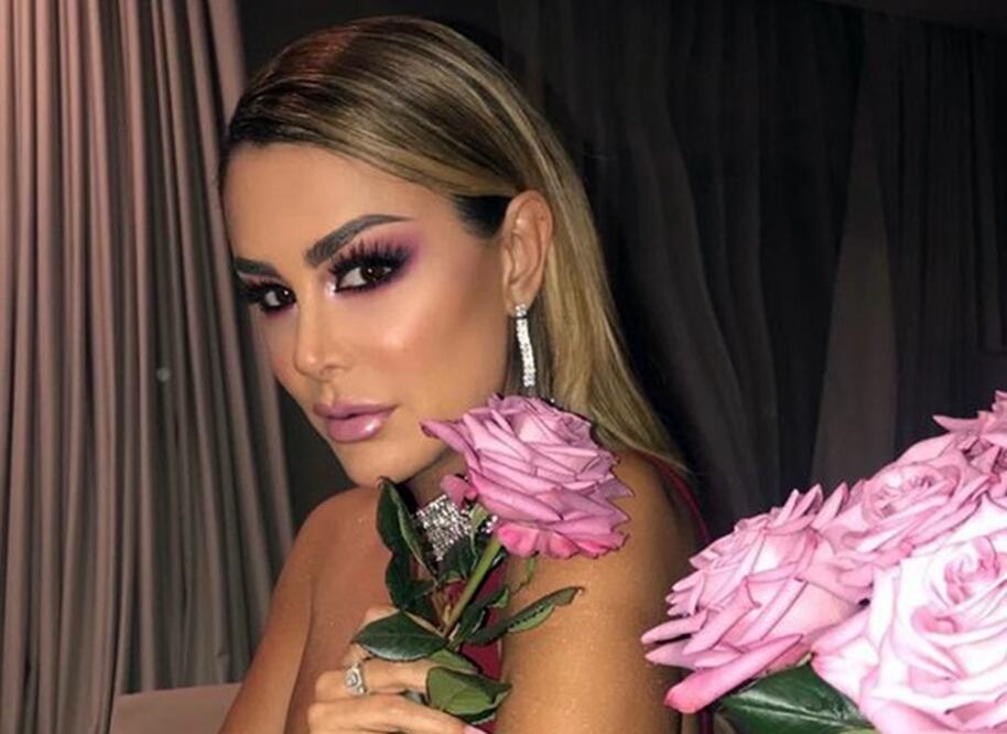 La actriz y cantante lució un look espectacular para su boda / Foto: Twitter @Ninelconde