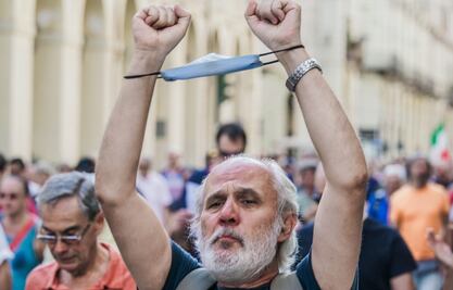 Antivacunas recurren a mercado negro por certificados falsos de vacunación antiCovid