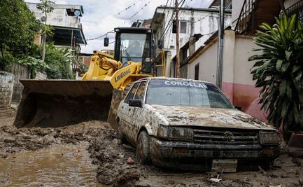 Suman 15 muertos por deslaves que afectan a decenas de miles en Venezuela