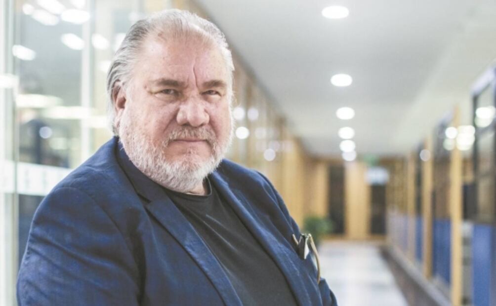 Carlos Mora recopila en libro vidas ejemplares